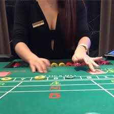 Mobile app slot interface with cashback balance display